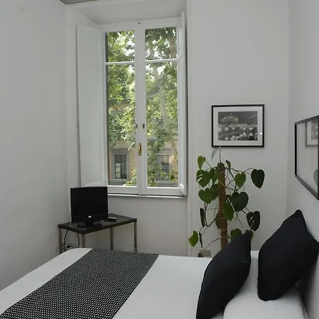 Apartment Bianco E Nero Rom